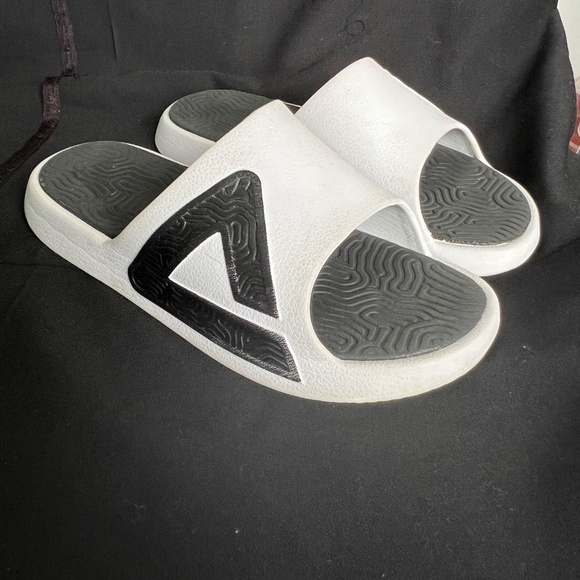 Peak Taichi Slides Sandals Size 39 White & Black Flats Slip on - Picture 1 of 8
